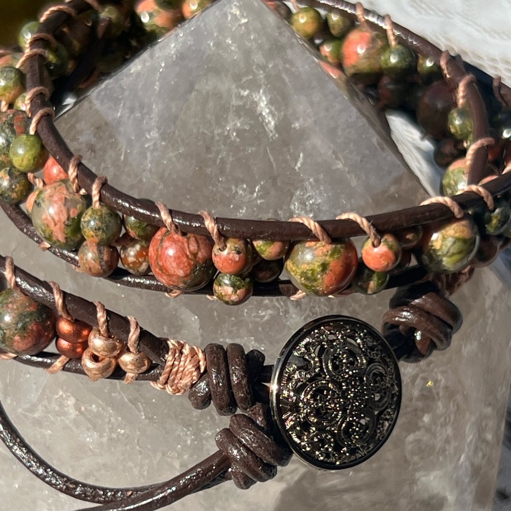 HM048 Double leather wrap Unikite bracelet with vintage metal button closure. - Picture 2 of 5